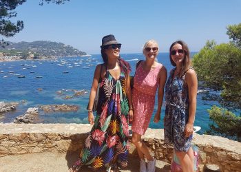 female-students-sitges-w1600h1200 female-students-sitges-w1600h1200